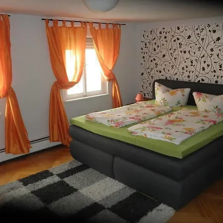 Holzgarten 3* רגנסבורג